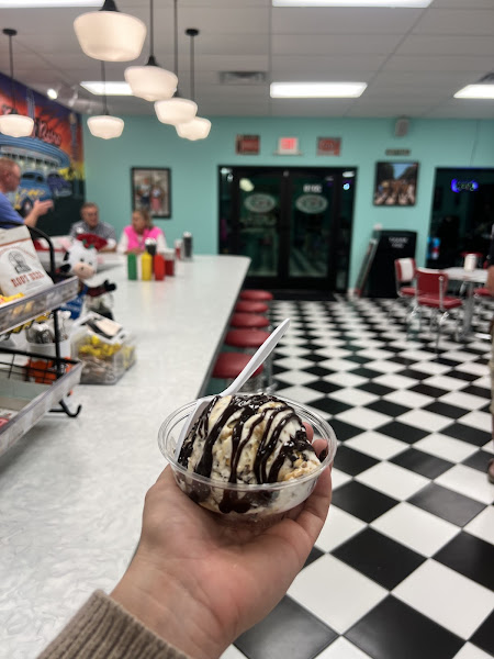 Rockin’ Retro Ice Cream Parlor - Ice cream shop in Cocoa Beach