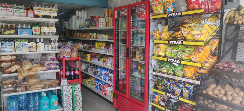 Minimarket Sheyla - Tienda de bebidas - Grocery store in Puerto Plata 57000