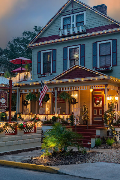 Cedar House Inn Victorian Bed & Breakfast