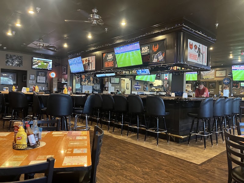 The 19th Hole - Sports bar in Palm Desert