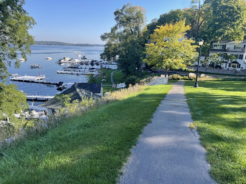 Lake Geneva Shore Path - Hiking area in Lake Geneva