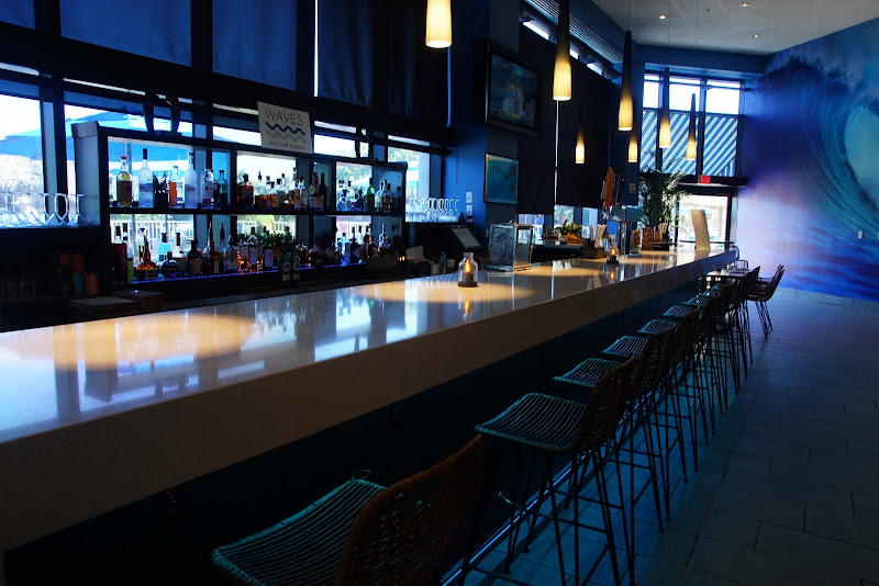 Waves Craft Bar Kitchen - Restaurant in Cocoa Beach