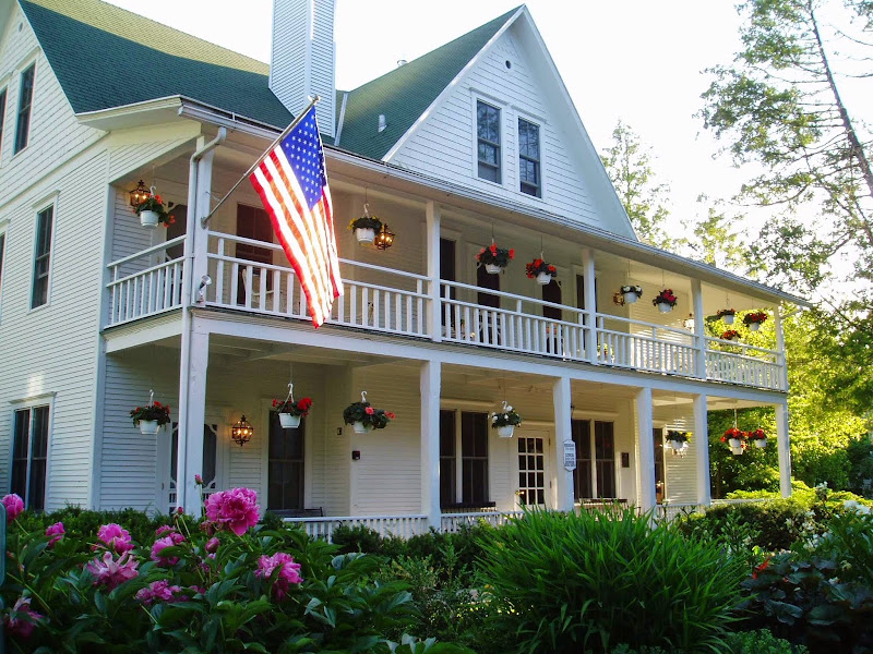 White Gull Inn - Inn in Fish Creek