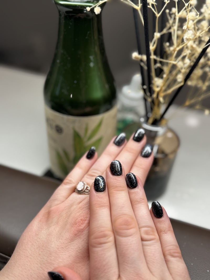 Cozy nails lake geneva photo