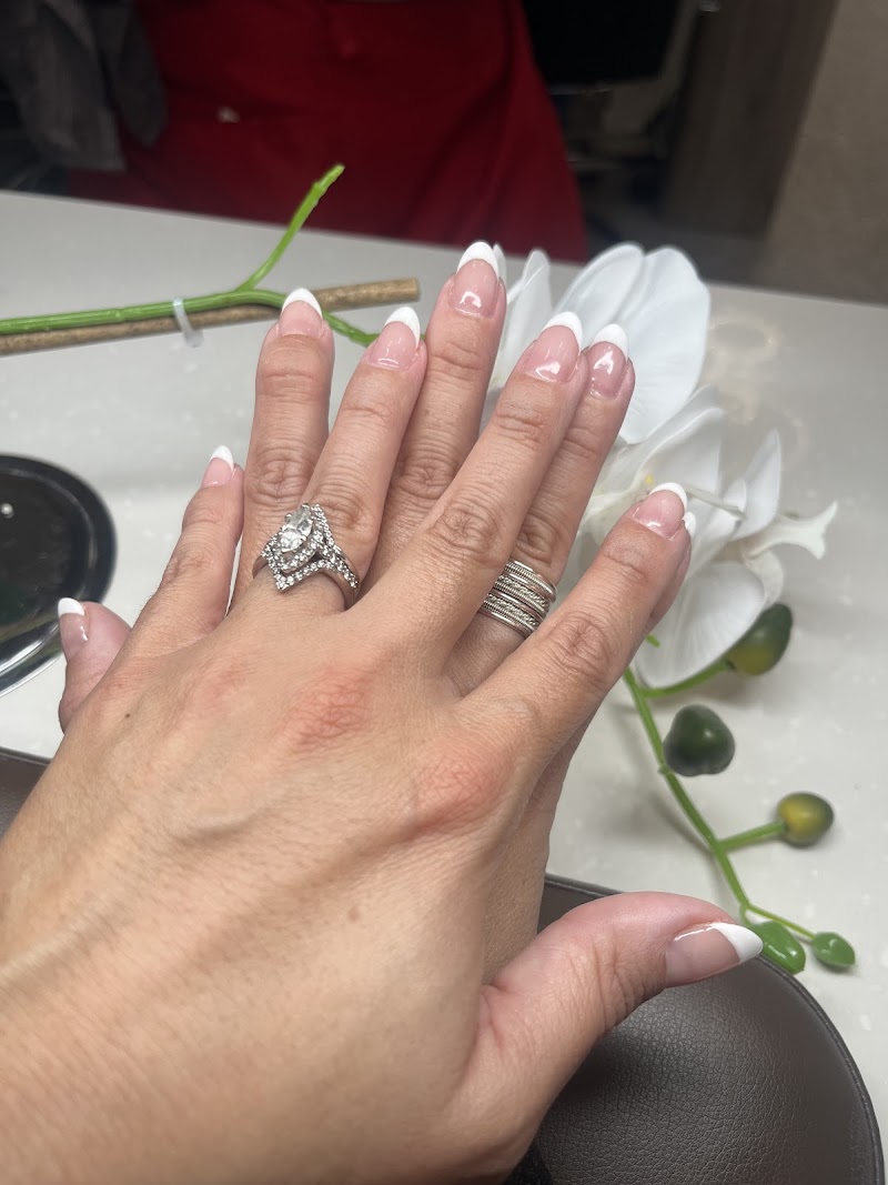 Cozy nails lake geneva photo