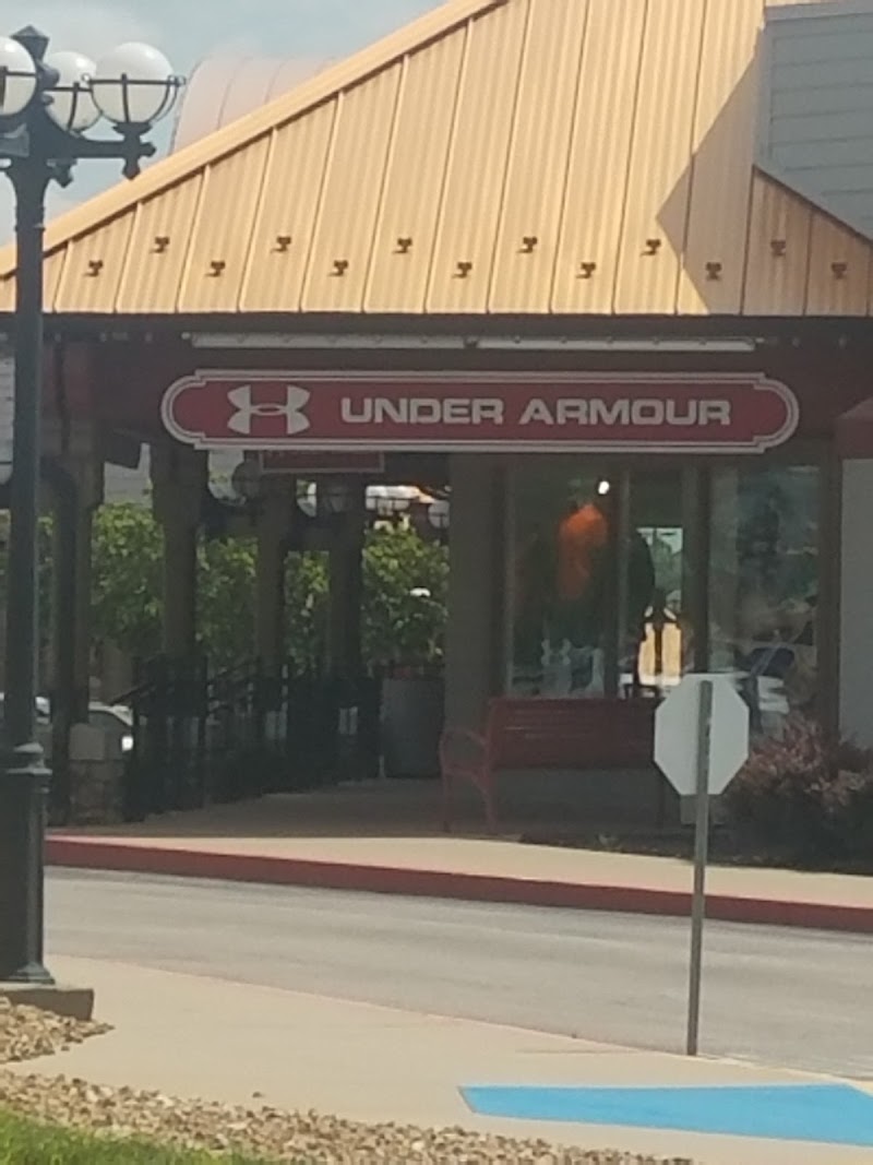 Under Armour Factory House - Osage Beach Premium Outlet Center - Clothing store in Osage Beach