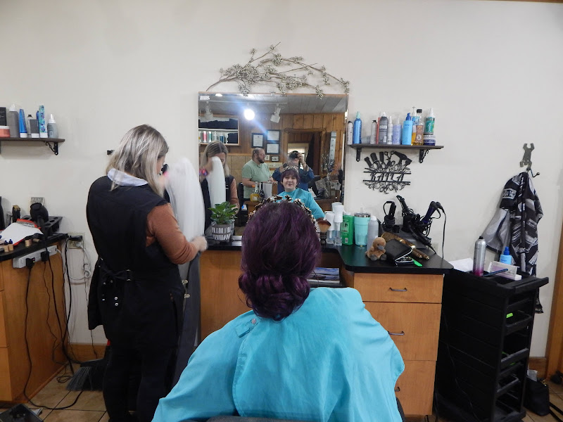 Tangled Hair Nail & Tanning - Beauty salon in Sister Bay