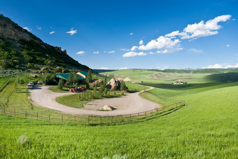 Saddleback Ranch - Horseback rides & Snowmobile Tours - Tour agency in Steamboat Springs