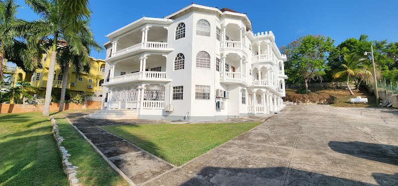 Luciano Kelly Realtor - Keller Williams Jamaica - Real estate agent in Icon Mall Fairview