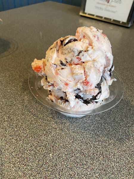 South Pier Creamery & Market - Ice cream shop in South Haven