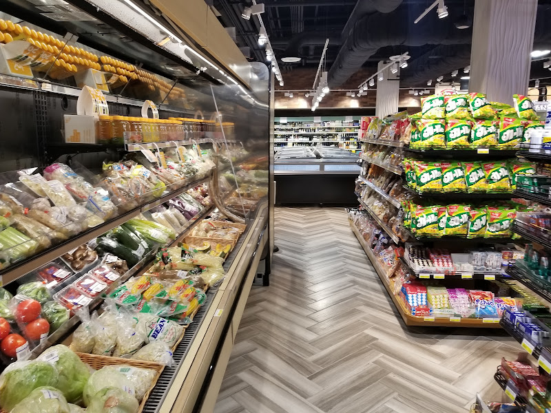 Mitsuwa Marketplace - Japanese grocery store in Honolulu