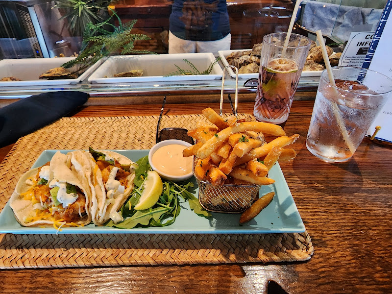The Helm Seafood Parlour - Restaurant in St Pete Beach