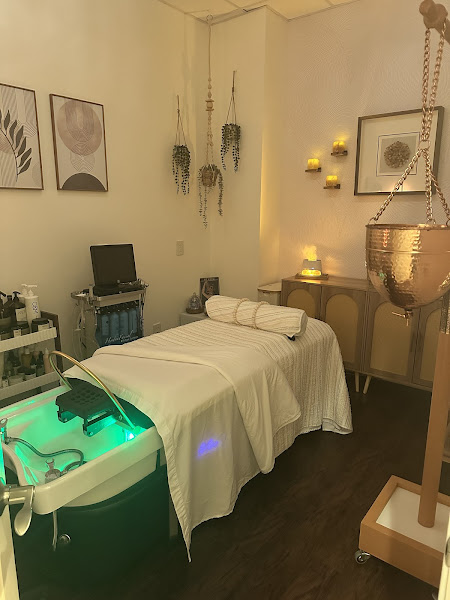 Unwind Head Spa Naples - Spa in Naples