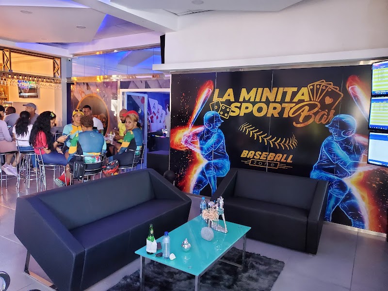 La Minita Sport Bar - Sports bar in Antigua Via Ferrea