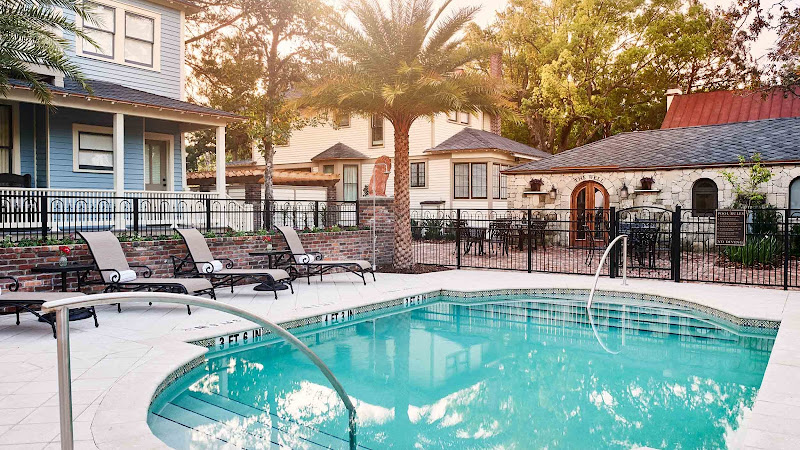 The Collector Luxury Inn & Gardens