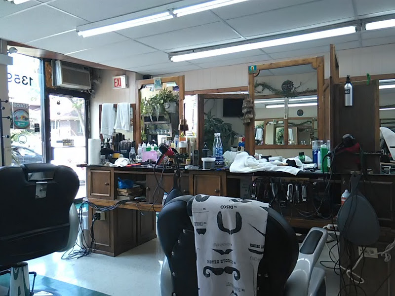 Ruben's Barbershop - Barber shop in Chicago