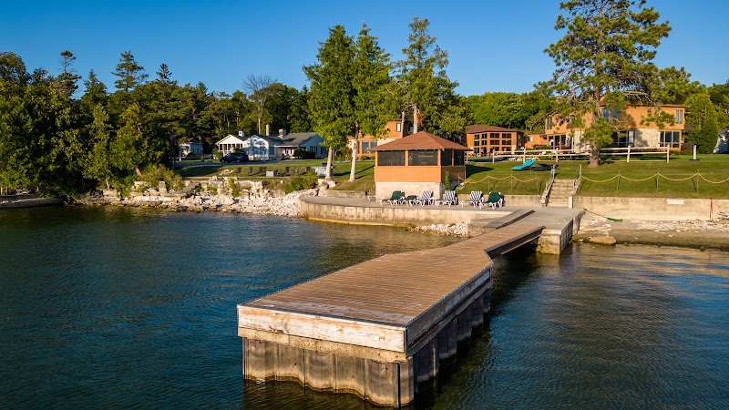 Pine Grove Resort - Resort hotel in Ephraim