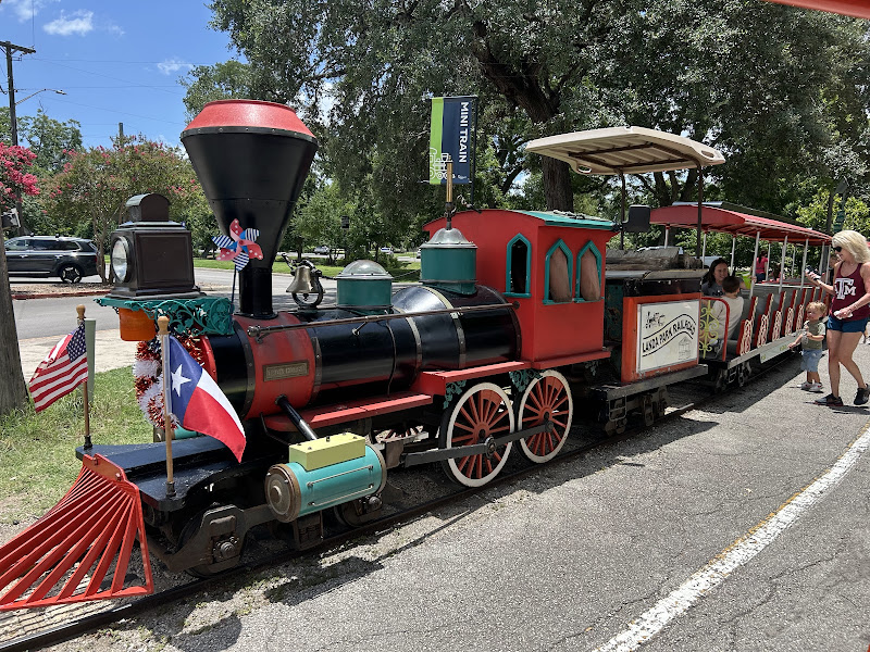 Landa Park Railroad - Tourist attraction in New Braunfels