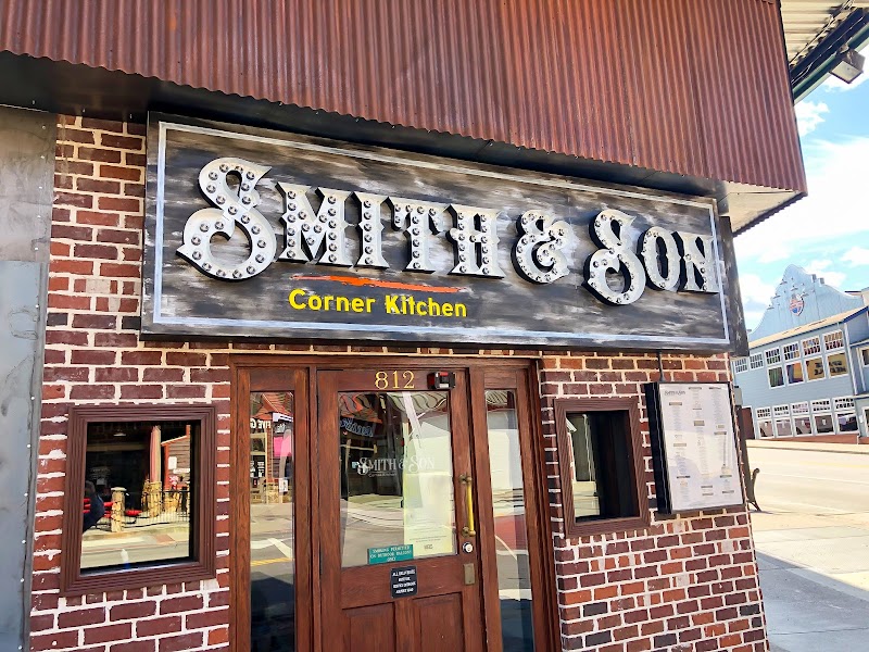 Smith & Son Corner Kitchen - Restaurant in Gatlinburg