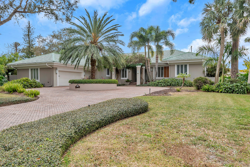 Estelia Mesimer Coldwell Banker Realty - Real estate agency in St Pete Beach