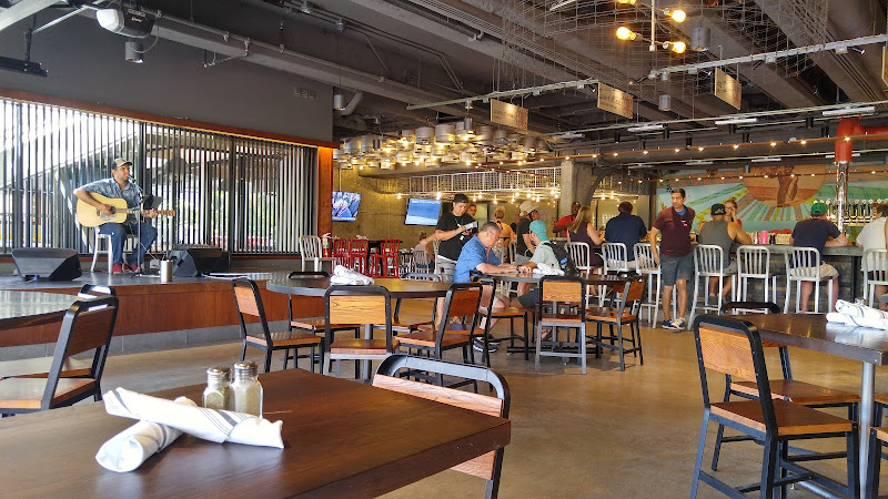 Maui Brewing Co. Waikiki - Hawaiian restaurant in Honolulu