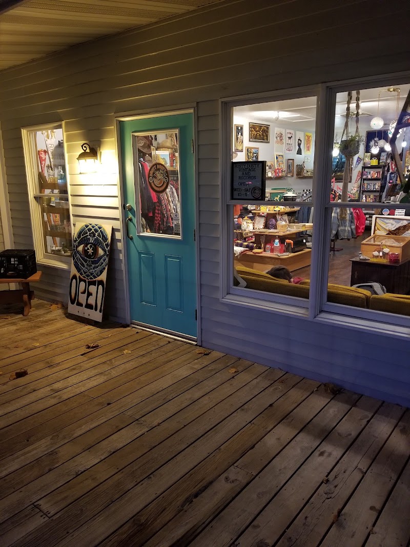 Rusty Dusty Vintage and Records - Vintage clothing store in Ephraim