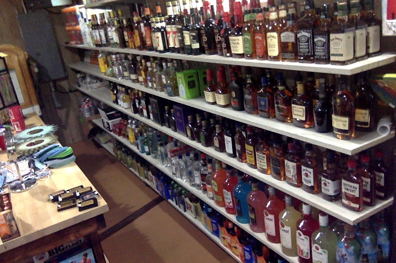The Fields Store - Liquor store in South Haven Township