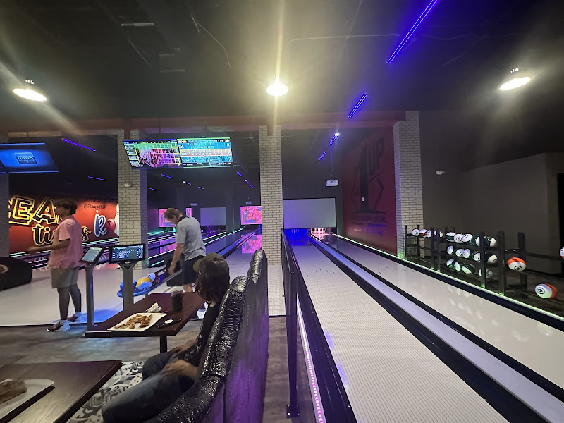 1UP Entertainment + Social