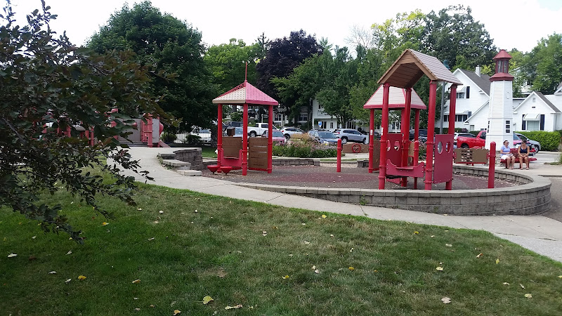 Little Foot Playground - Playground in Fontana-On-Geneva Lake