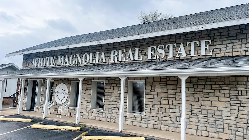 White Magnolia Real Estate - Real estate agency in Branson