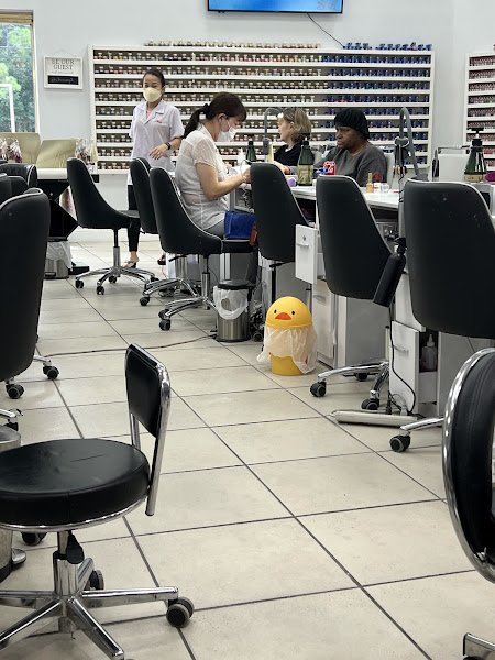 Ninth and Fairfield Shopping Center