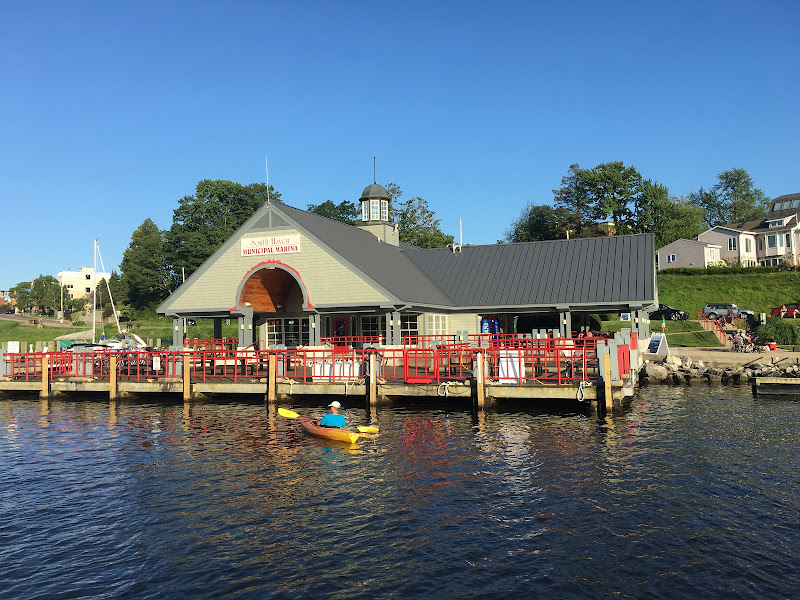 Blue Water Boat rentals - South Haven - Boat rental service in 525 Kentucky Ave