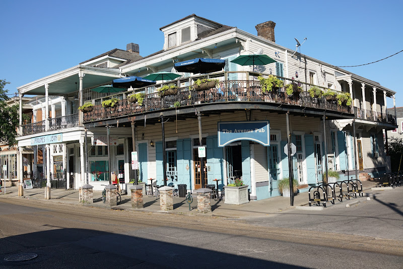 The Avenue Pub