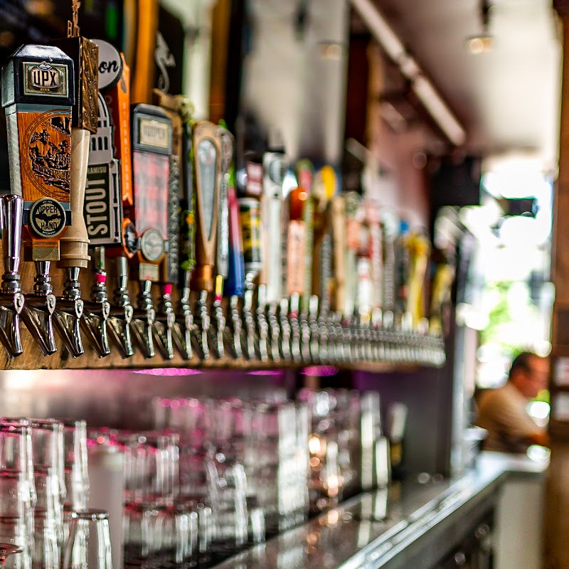 Mary's Bistro Draught House - Bar in Mackinac Island