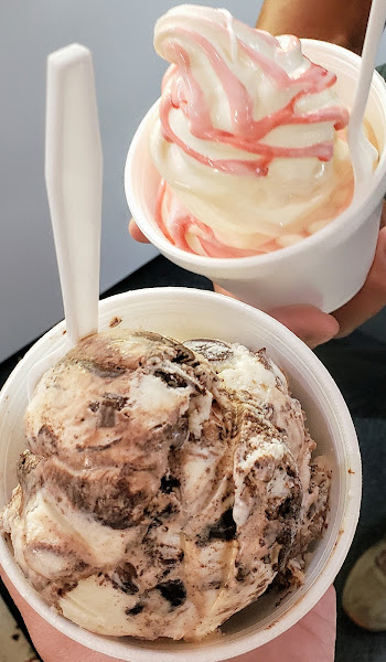 Donutz On a Stick and Ice Cream - Coffee shop in Duck