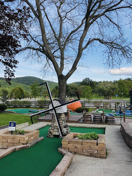 Around the World Miniature Golf - Miniature golf course in Lake George