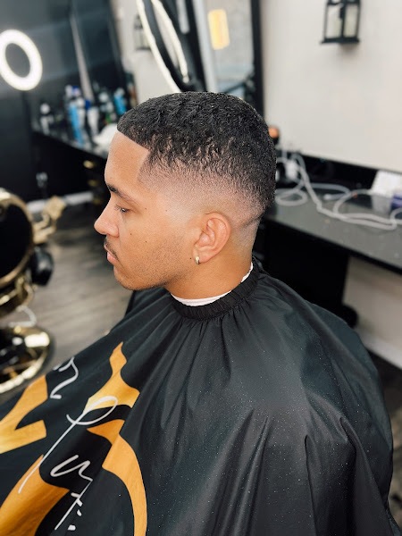 WG Parlor Luxury BARBER STUDIO