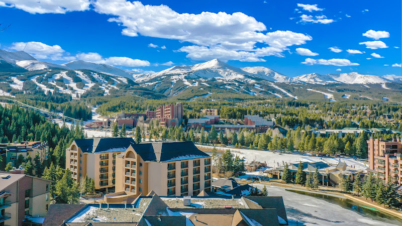 Taryn Brooke Real Estate Agent: RE/MAX Properties of the Summit - Real estate agent in Breckenridge