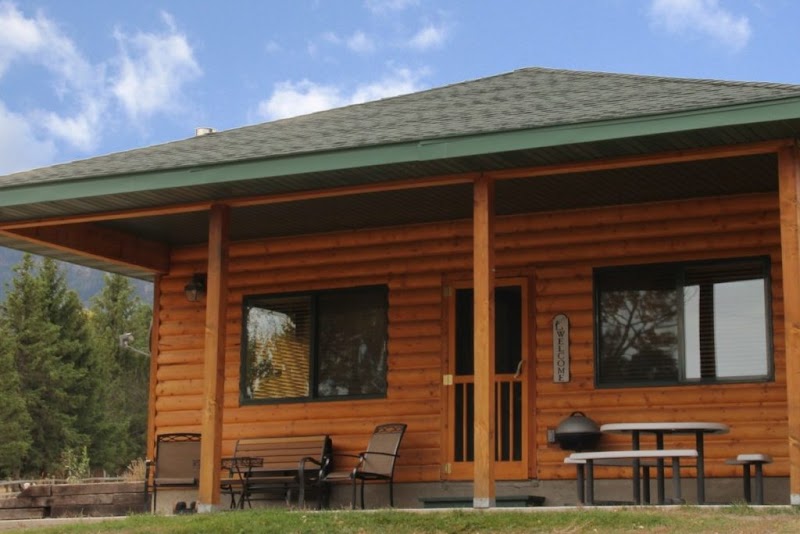 Yellowstone Park Riverfront Cabins photo