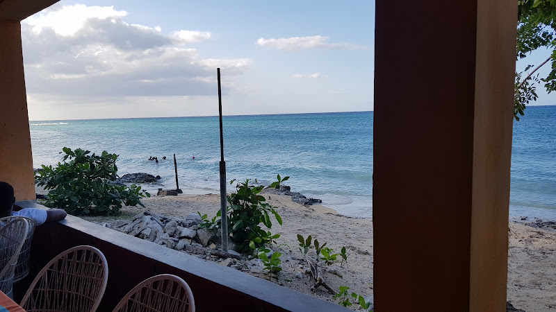 Evelin's On The Beach - Cajun restaurant in Montego Bay