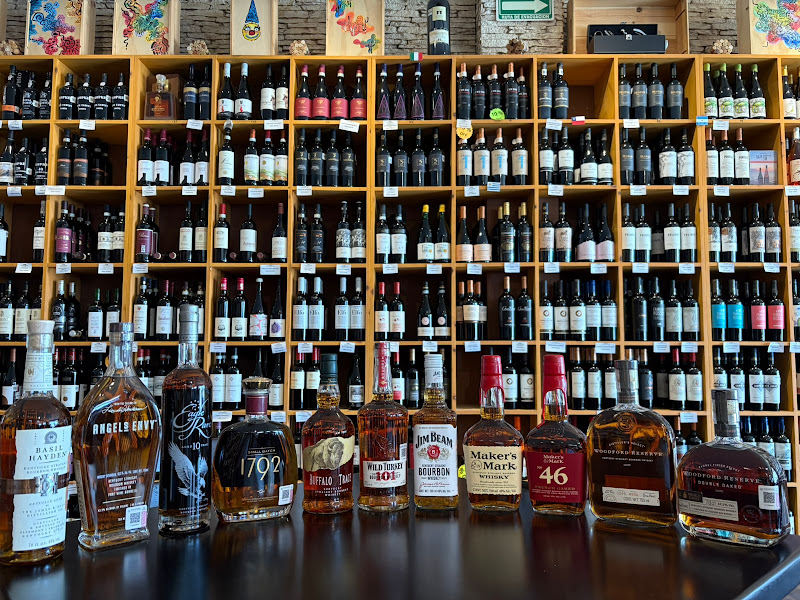 Wine Market and Kiny Sushi - Wine store in El Medano Ejidal