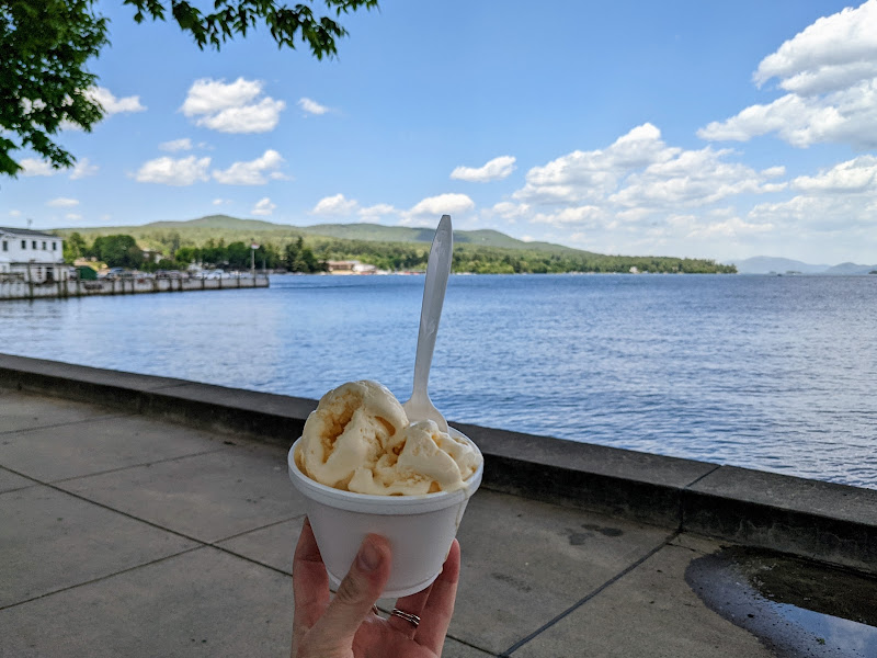 The Pink Roof - Ice cream shop in Lake George