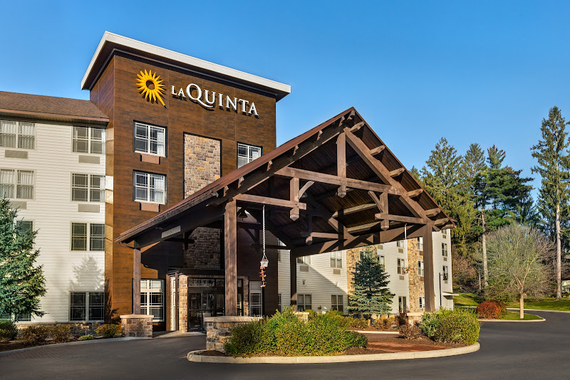 La Quinta Inn & Suites by Wyndham - Lake George - Hotel in Lake George