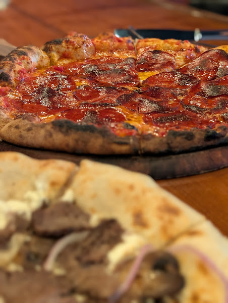 Elmo's - Pizza restaurant in Sturgeon Bay