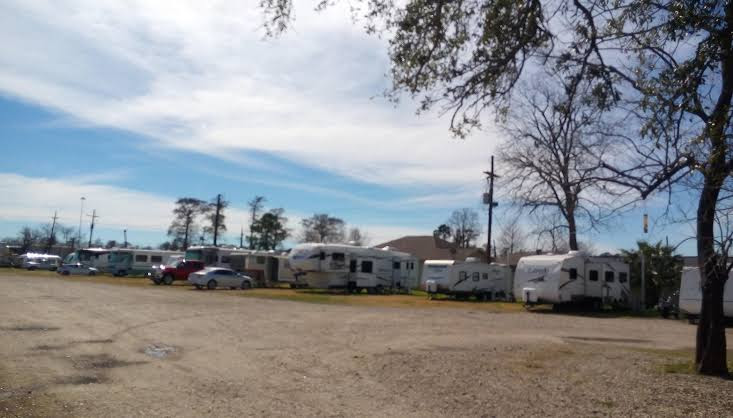 Three Oaks & a Pine RV Park