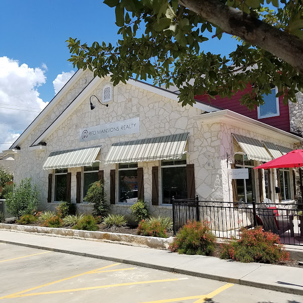 Red Mansions Realty
