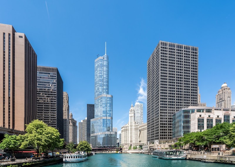 Chicago Riverwalk - Tourist attraction in IL 60601