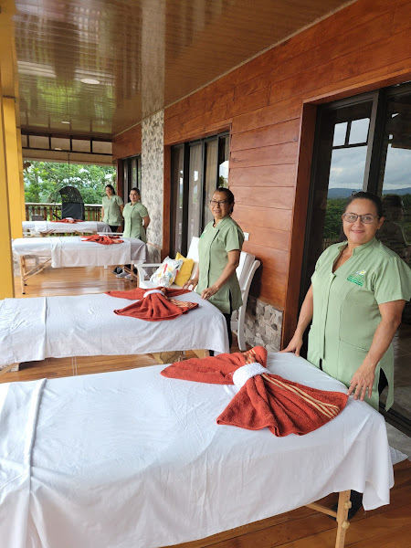 Spa Kinereth- La Fortuna - Spa and health club in contiguo a Pollos La Familia 21007
