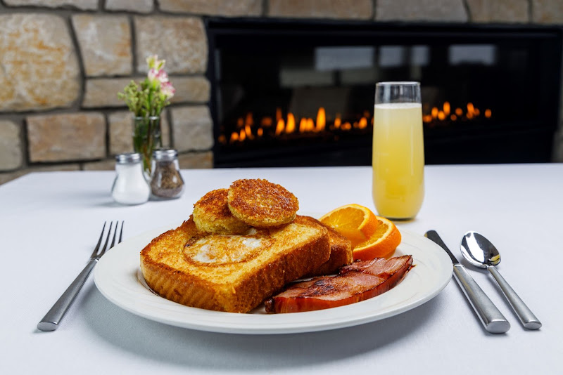 Burton's on the Green - Restaurant in Egg Harbor