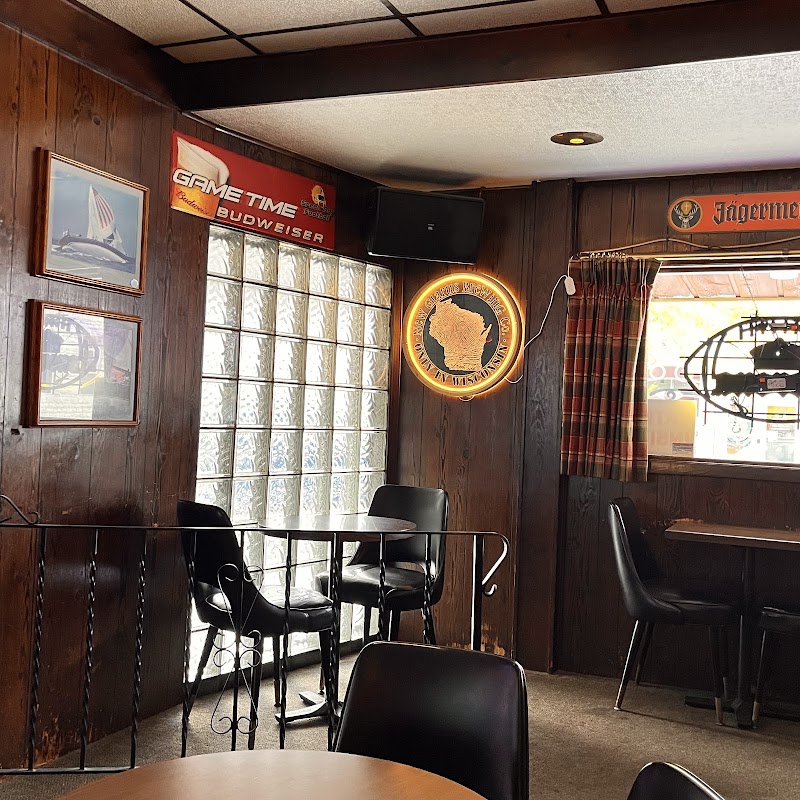 Poh’s Corner Pub - Bar & grill in Sturgeon Bay